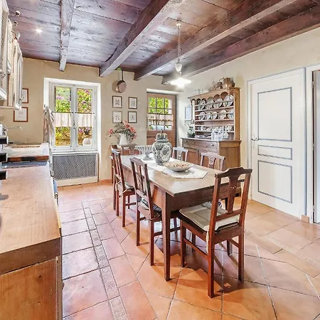 3 Bedroom Gorgeous In Crossac