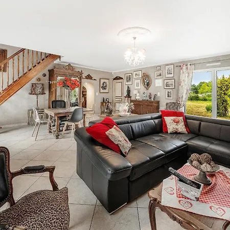 3 Bedroom Gorgeous In Crossac