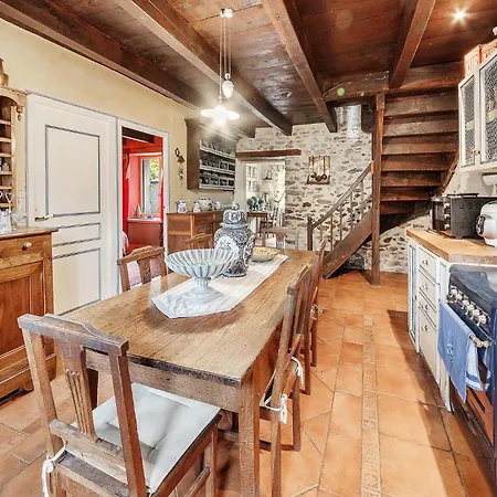 3 Bedroom Gorgeous In Crossac